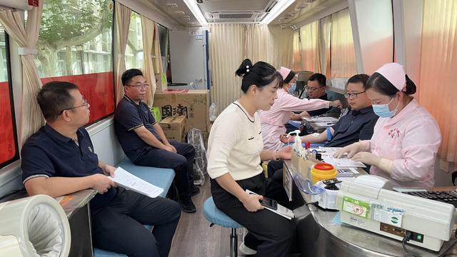 会泽县人民政府关于党政机关、国有企事业单位开放内部停车场的公告